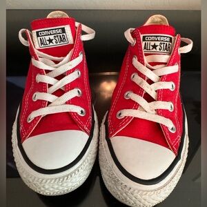 Red Converse Women’s sz 6